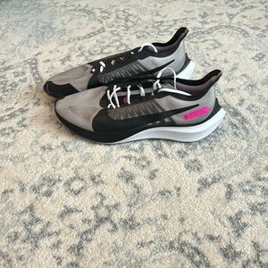 NWOT Nike Zoom Running Shoes Mens 15